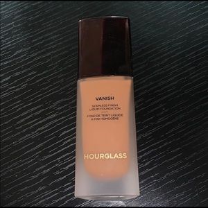 Hourglass Seamless Finish Liquid Foundation